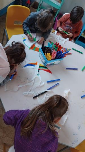 atelier cerfs-volants école